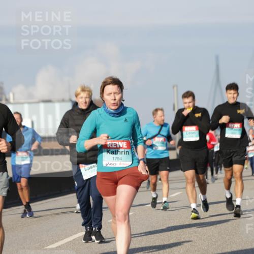 03.10.2025 - Köhlbrandbrückenlauf Jannik Wohlers http://msf.ph/oto/9090376 03.10.2025 09:58:58 Position 3 1905, 1372, 1754 meine-sportfotos.de