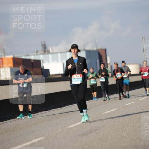 03.10.2025 - Köhlbrandbrückenlauf Jannik Wohlers http://msf.ph/oto/9090381 03.10.2025 10:10:22 Position 3 3701 meine-sportfotos.de