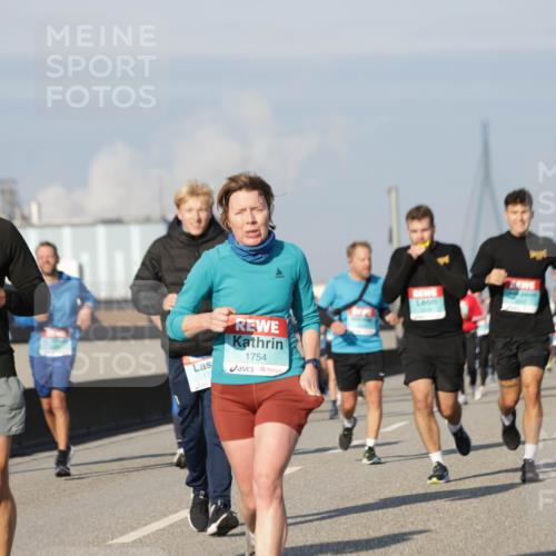 03.10.2025 - Köhlbrandbrückenlauf Jannik Wohlers http://msf.ph/oto/9090382 03.10.2025 09:58:58 Position 3 1905, 13, 1754 meine-sportfotos.de
