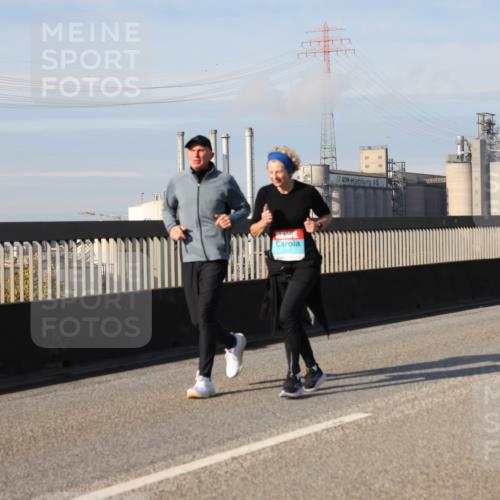 03.10.2025 - Köhlbrandbrückenlauf Lena Gebhardt http://msf.ph/oto/9090393 03.10.2025 10:07:32 Position 2  meine-sportfotos.de