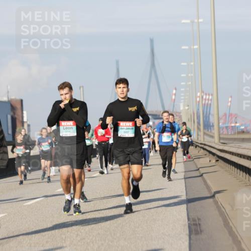 03.10.2025 - Köhlbrandbrückenlauf Jannik Wohlers http://msf.ph/oto/9090398 03.10.2025 09:58:59 Position 3 1372, 3206, 3207 meine-sportfotos.de