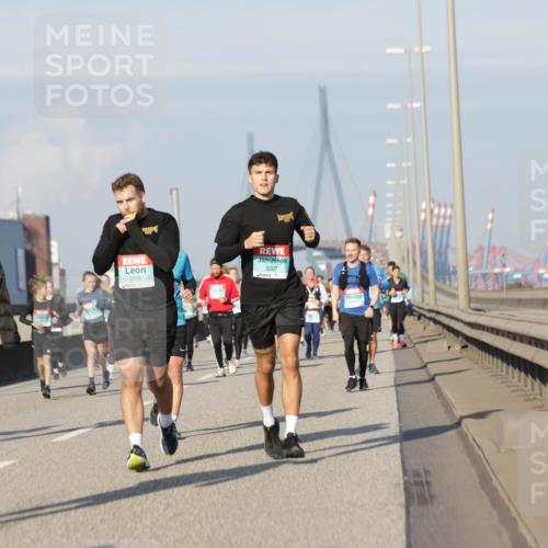 03.10.2025 - Köhlbrandbrückenlauf Jannik Wohlers http://msf.ph/oto/9090421 03.10.2025 09:58:59 Position 3 1372, 3206, 3207 meine-sportfotos.de