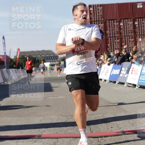 03.10.2025 - Köhlbrandbrückenlauf Jannik Wohlers http://msf.ph/oto/9090423 03.10.2025 12:53:48 Ziel 4043, 4088, 6085, 6422, 6624 meine-sportfotos.de