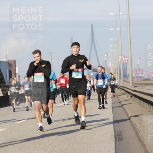 03.10.2025 - Köhlbrandbrückenlauf Jannik Wohlers http://msf.ph/oto/9090424 03.10.2025 09:59:00 Position 3 1372, 3206, 3207 meine-sportfotos.de