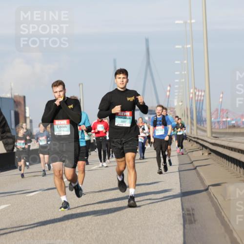 03.10.2025 - Köhlbrandbrückenlauf Jannik Wohlers http://msf.ph/oto/9090429 03.10.2025 09:59:00 Position 3 1372, 3206, 3207 meine-sportfotos.de