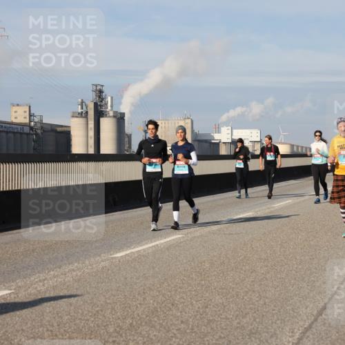 03.10.2025 - Köhlbrandbrückenlauf Lena Gebhardt http://msf.ph/oto/9090434 03.10.2025 10:07:34 Position 2  meine-sportfotos.de