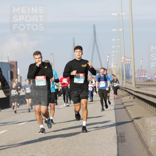 03.10.2025 - Köhlbrandbrückenlauf Jannik Wohlers http://msf.ph/oto/9090435 03.10.2025 09:59:00 Position 3 1372, 3206, 3207 meine-sportfotos.de