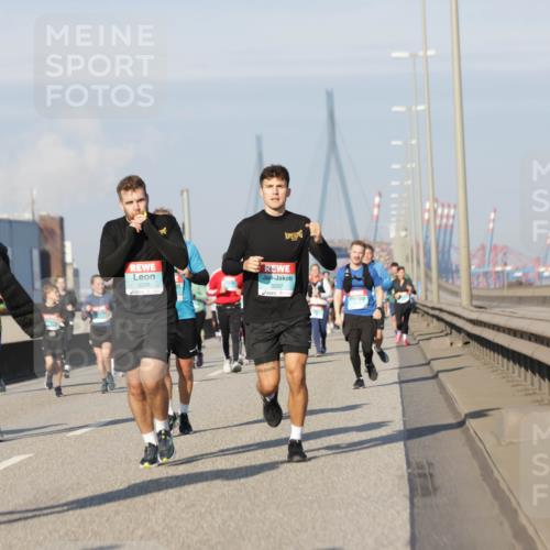 03.10.2025 - Köhlbrandbrückenlauf Jannik Wohlers http://msf.ph/oto/9090444 03.10.2025 09:59:00 Position 3 1372, 3206, 3207 meine-sportfotos.de