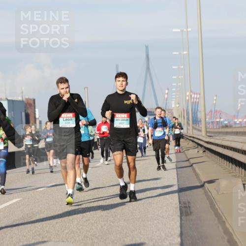 03.10.2025 - Köhlbrandbrückenlauf Jannik Wohlers http://msf.ph/oto/9090456 03.10.2025 09:59:00 Position 3 1372, 3206, 3207 meine-sportfotos.de