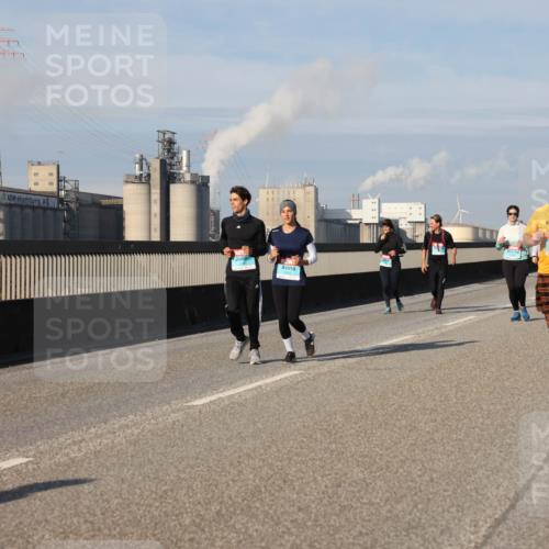 03.10.2025 - Köhlbrandbrückenlauf Lena Gebhardt http://msf.ph/oto/9090458 03.10.2025 10:07:34 Position 2  meine-sportfotos.de