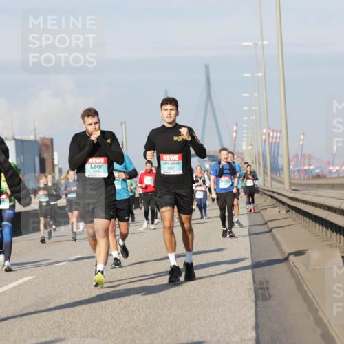 03.10.2025 - Köhlbrandbrückenlauf Jannik Wohlers http://msf.ph/oto/9090466 03.10.2025 09:59:00 Position 3 1372, 6, 3207 meine-sportfotos.de