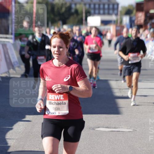 03.10.2025 - Köhlbrandbrückenlauf Jannik Wohlers http://msf.ph/oto/9090469 03.10.2025 13:19:36 Ziel 4691, 4971, 4981, 5009, 5405, 5578, 5650, 5838, 5931, 5975, 6382, 6383, 6600, 6753, 6776 meine-sportfotos.de