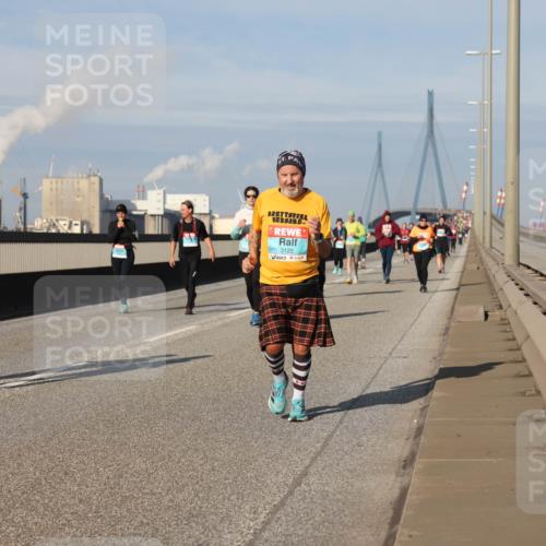 03.10.2025 - Köhlbrandbrückenlauf Lena Gebhardt http://msf.ph/oto/9090475 03.10.2025 10:07:36 Position 2 2263, 3122 meine-sportfotos.de