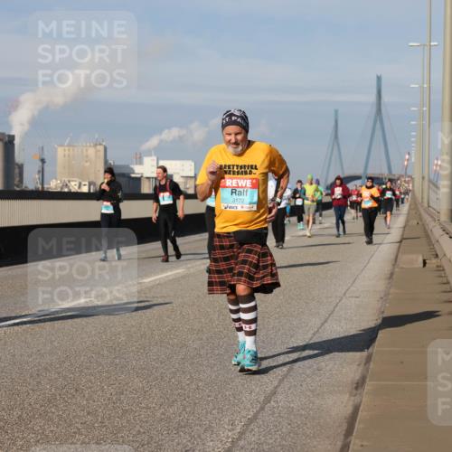 03.10.2025 - Köhlbrandbrückenlauf Lena Gebhardt http://msf.ph/oto/9090482 03.10.2025 10:07:36 Position 2 2263, 3122 meine-sportfotos.de