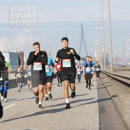03.10.2025 - Köhlbrandbrückenlauf Jannik Wohlers http://msf.ph/oto/9090485 03.10.2025 09:59:00 Position 3 1372, 3206, 3207 meine-sportfotos.de