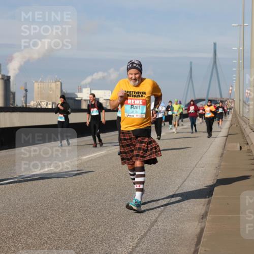 03.10.2025 - Köhlbrandbrückenlauf Lena Gebhardt http://msf.ph/oto/9090492 03.10.2025 10:07:36 Position 2 2263, 3122 meine-sportfotos.de