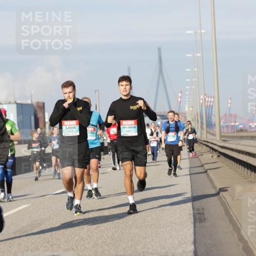 03.10.2025 - Köhlbrandbrückenlauf Jannik Wohlers http://msf.ph/oto/9090494 03.10.2025 09:59:00 Position 3 1372, 3206, 3207, 229 meine-sportfotos.de