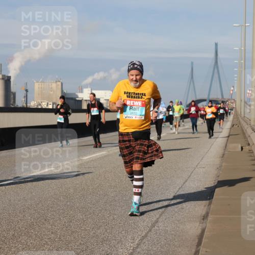 03.10.2025 - Köhlbrandbrückenlauf Lena Gebhardt http://msf.ph/oto/9090499 03.10.2025 10:07:36 Position 2 2263, 3122 meine-sportfotos.de