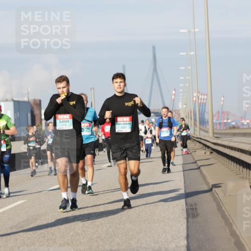 03.10.2025 - Köhlbrandbrückenlauf Jannik Wohlers http://msf.ph/oto/9090501 03.10.2025 09:59:00 Position 3 1372, 3206, 229, 3207 meine-sportfotos.de