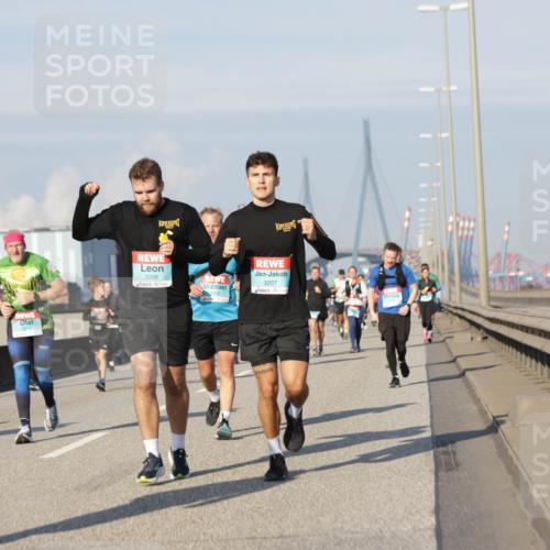 03.10.2025 - Köhlbrandbrückenlauf Jannik Wohlers http://msf.ph/oto/9090504 03.10.2025 09:59:01 Position 3 1372, 3206, 3207 meine-sportfotos.de