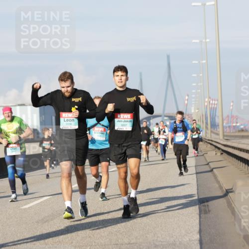 03.10.2025 - Köhlbrandbrückenlauf Jannik Wohlers http://msf.ph/oto/9090509 03.10.2025 09:59:01 Position 3 1372, 3206, 3207 meine-sportfotos.de