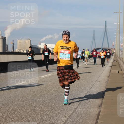 03.10.2025 - Köhlbrandbrückenlauf Lena Gebhardt http://msf.ph/oto/9090510 03.10.2025 10:07:36 Position 2 63, 3122 meine-sportfotos.de