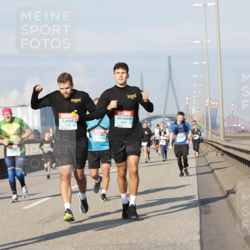 03.10.2025 - Köhlbrandbrückenlauf Jannik Wohlers http://msf.ph/oto/9090517 03.10.2025 09:59:01 Position 3 1372, 3206, 3229, 3207 meine-sportfotos.de