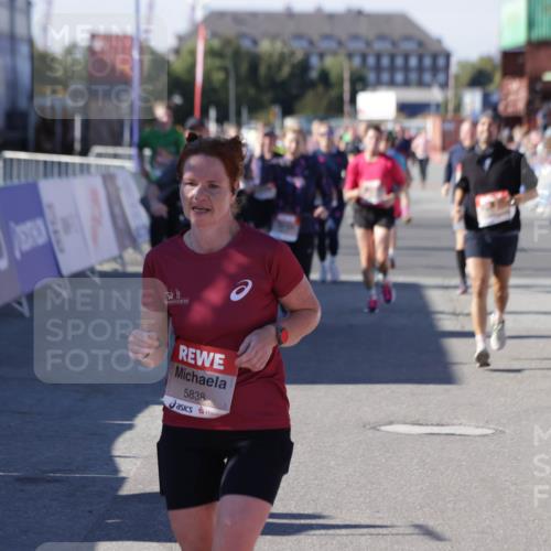 03.10.2025 - Köhlbrandbrückenlauf Jannik Wohlers http://msf.ph/oto/9090524 03.10.2025 13:19:37 Ziel 4691, 4971, 4981, 5009, 5148, 5405, 5578, 5647, 5648, 5650, 5838, 5931, 5975, 6382, 6383, 6600, 6753, 6776 meine-sportfotos.de