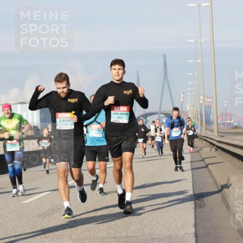 03.10.2025 - Köhlbrandbrückenlauf Jannik Wohlers http://msf.ph/oto/9090527 03.10.2025 09:59:01 Position 3 1372, 3206, 3229, 3207 meine-sportfotos.de
