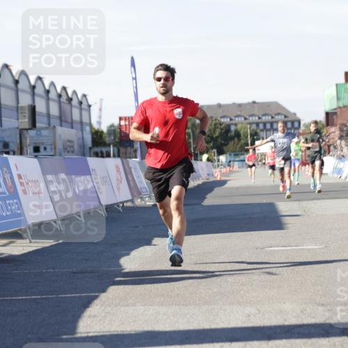03.10.2025 - Köhlbrandbrückenlauf Jannik Wohlers http://msf.ph/oto/9090531 03.10.2025 12:53:51 Ziel 4043, 4088, 6002, 6085, 6422, 6624 meine-sportfotos.de