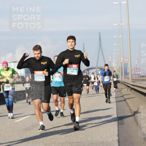 03.10.2025 - Köhlbrandbrückenlauf Jannik Wohlers http://msf.ph/oto/9090534 03.10.2025 09:59:01 Position 3 1372, 3206, 3207 meine-sportfotos.de