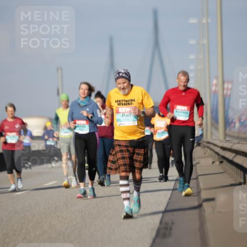 03.10.2025 - Köhlbrandbrückenlauf Jannik Wohlers http://msf.ph/oto/9090535 03.10.2025 10:10:26 Position 3 3122, 2321 meine-sportfotos.de