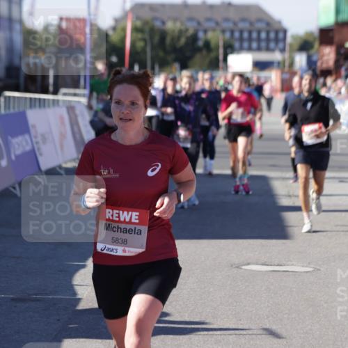 03.10.2025 - Köhlbrandbrückenlauf Jannik Wohlers http://msf.ph/oto/9090536 03.10.2025 13:19:37 Ziel 4691, 4971, 4981, 5009, 5148, 5405, 5578, 5647, 5648, 5650, 5838, 5931, 5975, 6382, 6383, 6600, 6753, 6776 meine-sportfotos.de