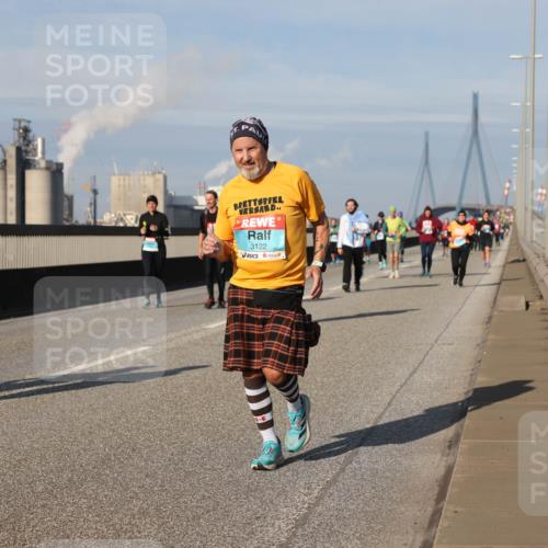 03.10.2025 - Köhlbrandbrückenlauf Lena Gebhardt http://msf.ph/oto/9090539 03.10.2025 10:07:37 Position 2 3122 meine-sportfotos.de