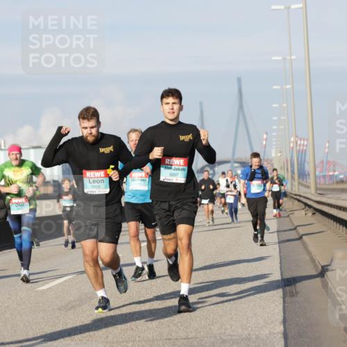 03.10.2025 - Köhlbrandbrückenlauf Jannik Wohlers http://msf.ph/oto/9090540 03.10.2025 09:59:01 Position 3 1372, 3206, 3207 meine-sportfotos.de