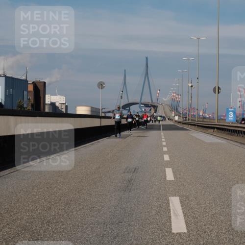 03.10.2025 - Köhlbrandbrückenlauf Fabian Wolf http://msf.ph/oto/9090554 03.10.2025 10:26:25 Position 3 3 meine-sportfotos.de