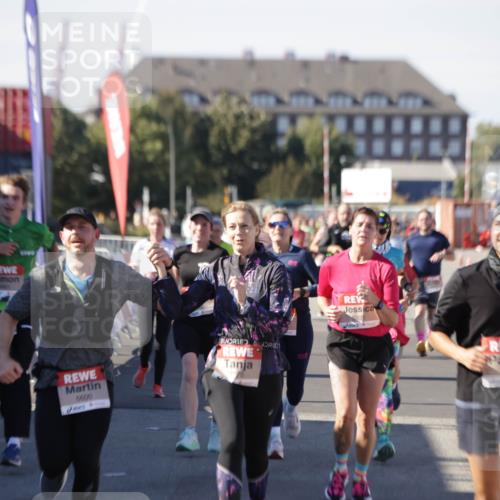 03.10.2025 - Köhlbrandbrückenlauf Jannik Wohlers http://msf.ph/oto/9090559 03.10.2025 13:19:38 Ziel 4691, 4971, 4981, 5047, 5148, 5405, 5578, 5647, 5648, 5650, 5838, 5931, 5975, 6382, 6383, 6600, 6776 meine-sportfotos.de