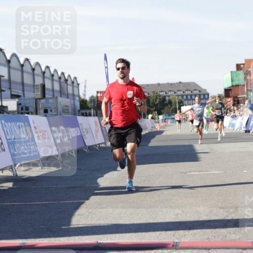 03.10.2025 - Köhlbrandbrückenlauf Jannik Wohlers http://msf.ph/oto/9090561 03.10.2025 12:53:52 Ziel 4088, 6002, 6085, 6422, 6624, 6817 meine-sportfotos.de