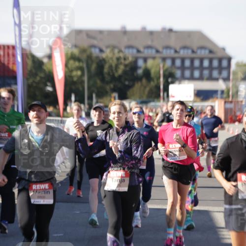 03.10.2025 - Köhlbrandbrückenlauf Jannik Wohlers http://msf.ph/oto/9090568 03.10.2025 13:19:38 Ziel 4691, 4971, 4981, 5047, 5148, 5405, 5578, 5647, 5648, 5650, 5838, 5931, 5975, 6382, 6383, 6600, 6776 meine-sportfotos.de