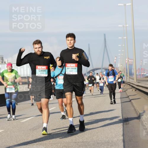 03.10.2025 - Köhlbrandbrückenlauf Jannik Wohlers http://msf.ph/oto/9090570 03.10.2025 09:59:01 Position 3 1372, 3206, 3207 meine-sportfotos.de