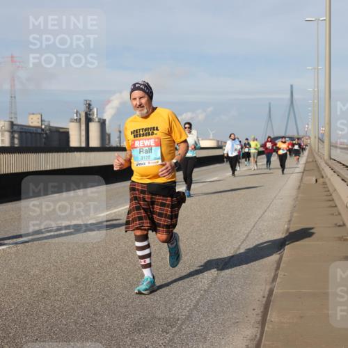 03.10.2025 - Köhlbrandbrückenlauf Lena Gebhardt http://msf.ph/oto/9090585 03.10.2025 10:07:37 Position 2 2263, 3122 meine-sportfotos.de
