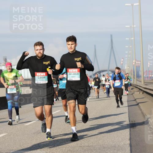 03.10.2025 - Köhlbrandbrückenlauf Jannik Wohlers http://msf.ph/oto/9090587 03.10.2025 09:59:01 Position 3 3206, 3207 meine-sportfotos.de