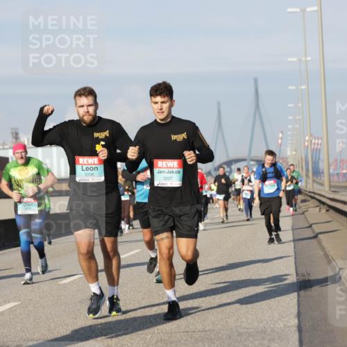 03.10.2025 - Köhlbrandbrückenlauf Jannik Wohlers http://msf.ph/oto/9090593 03.10.2025 09:59:02 Position 3 3206, 3207 meine-sportfotos.de