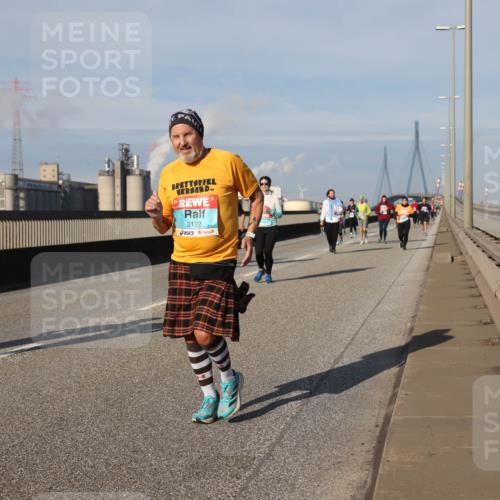 03.10.2025 - Köhlbrandbrückenlauf Lena Gebhardt http://msf.ph/oto/9090604 03.10.2025 10:07:37 Position 2 2263, 3122 meine-sportfotos.de