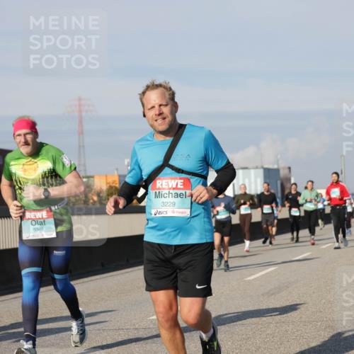 03.10.2025 - Köhlbrandbrückenlauf Jannik Wohlers http://msf.ph/oto/9090635 03.10.2025 09:59:05 Position 3 3348, 3229 meine-sportfotos.de