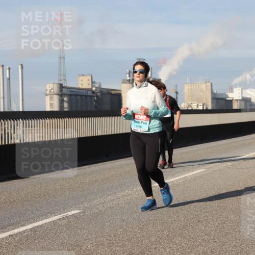 03.10.2025 - Köhlbrandbrückenlauf Lena Gebhardt http://msf.ph/oto/9090643 03.10.2025 10:07:40 Position 2 3476 meine-sportfotos.de