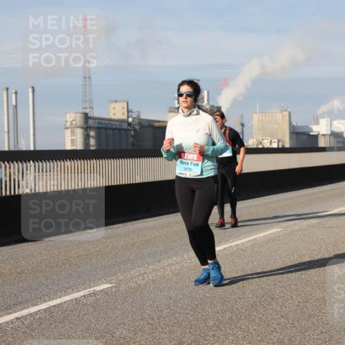 03.10.2025 - Köhlbrandbrückenlauf Lena Gebhardt http://msf.ph/oto/9090653 03.10.2025 10:07:40 Position 2 3476 meine-sportfotos.de