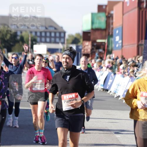 03.10.2025 - Köhlbrandbrückenlauf Jannik Wohlers http://msf.ph/oto/9090657 03.10.2025 13:19:39 Ziel 4691, 4981, 5047, 5148, 5647, 5648, 5650, 5838, 5931, 5975, 6382, 6383, 6509, 6600, 6776 meine-sportfotos.de