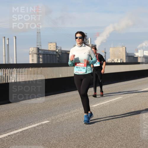 03.10.2025 - Köhlbrandbrückenlauf Lena Gebhardt http://msf.ph/oto/9090660 03.10.2025 10:07:40 Position 2 3476 meine-sportfotos.de