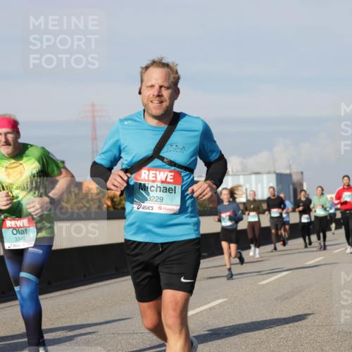 03.10.2025 - Köhlbrandbrückenlauf Jannik Wohlers http://msf.ph/oto/9090661 03.10.2025 09:59:05 Position 3 3348, 3229 meine-sportfotos.de